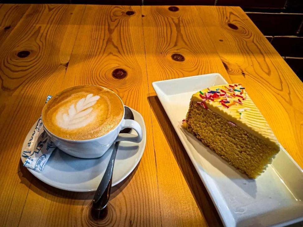 Coffee House Dambulla Hotel Bagian luar foto